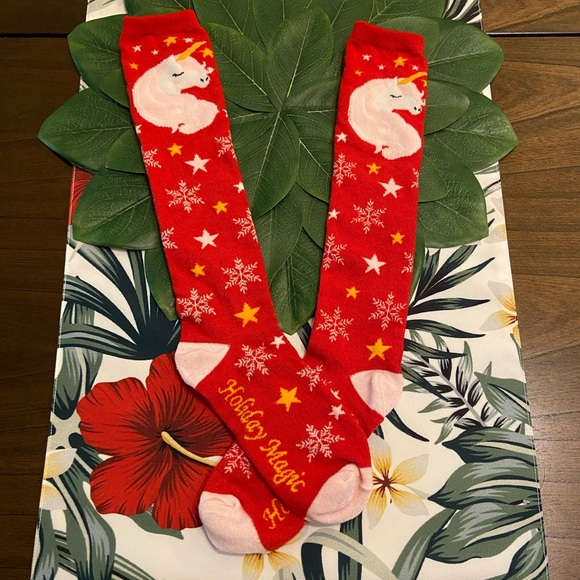 📍FREE with Purchase📍Girls Holiday Magic unicorn socks - Picture 2 of 4